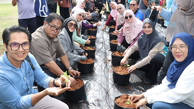 PROGRAM PEMINDAHAN ILMU BERSAMA KOMUNITI KAMPUNG PAHU PINAWANTAI, RANAU : PROJEK TANAMAN SAYUR FERTIGASI